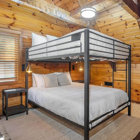 The Dudley Cabins By Avantstay Sevierville Exterior photo