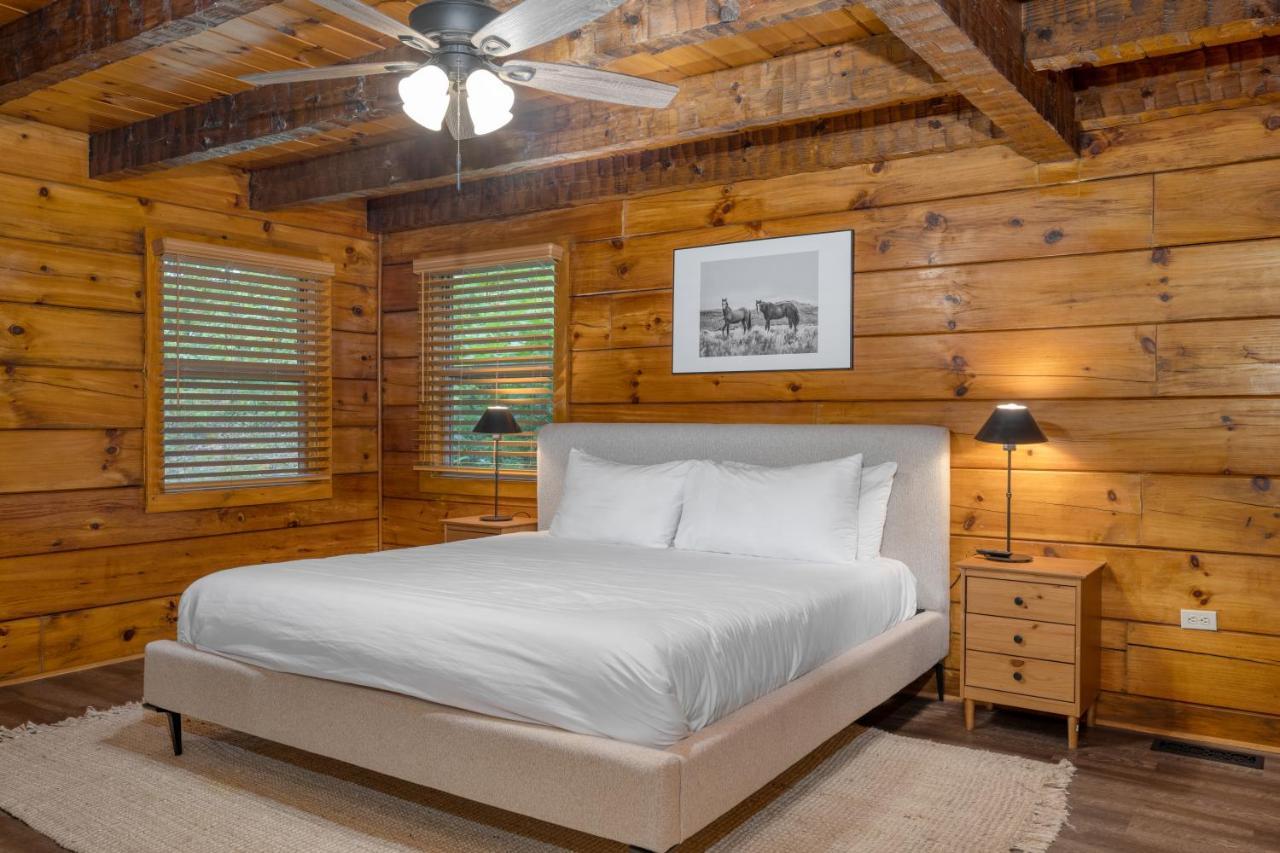 The Dudley Cabins By Avantstay Sevierville Exterior photo