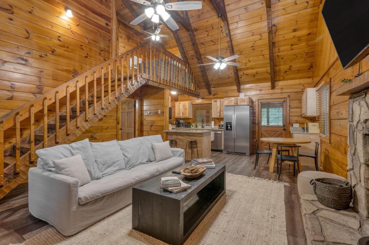 The Dudley Cabins By Avantstay Sevierville Exterior photo