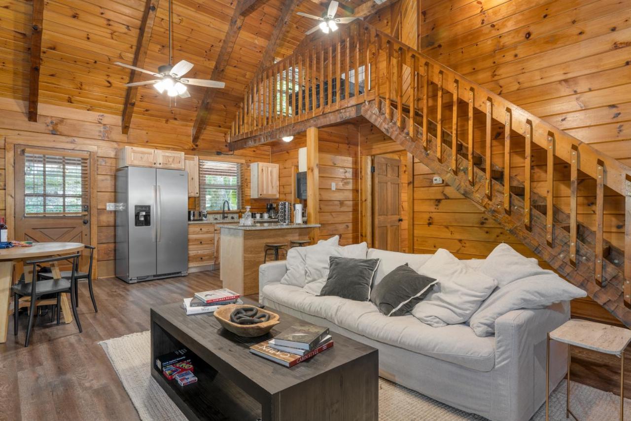The Dudley Cabins By Avantstay Sevierville Exterior photo