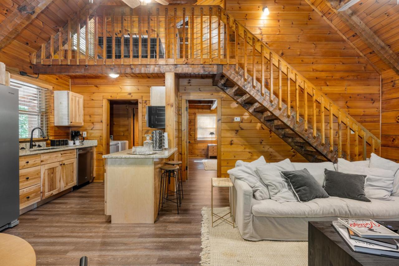 The Dudley Cabins By Avantstay Sevierville Exterior photo