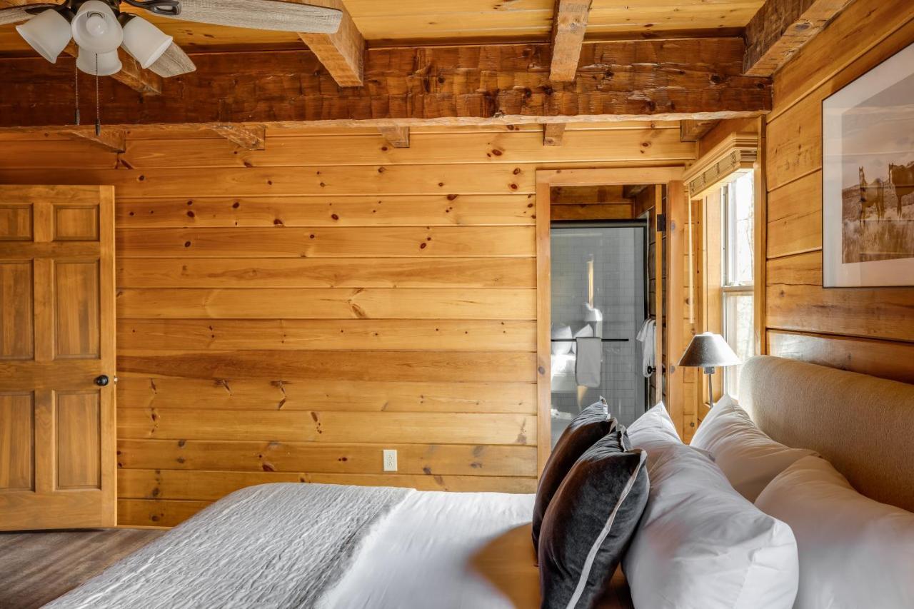 The Dudley Cabins By Avantstay Sevierville Exterior photo